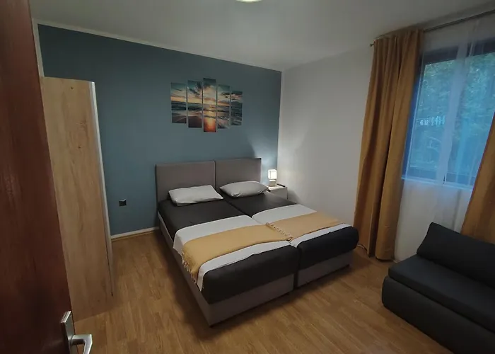 Apartman Hric -50M Od Plaze-