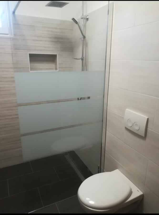 Hric -50m Od Plaze-