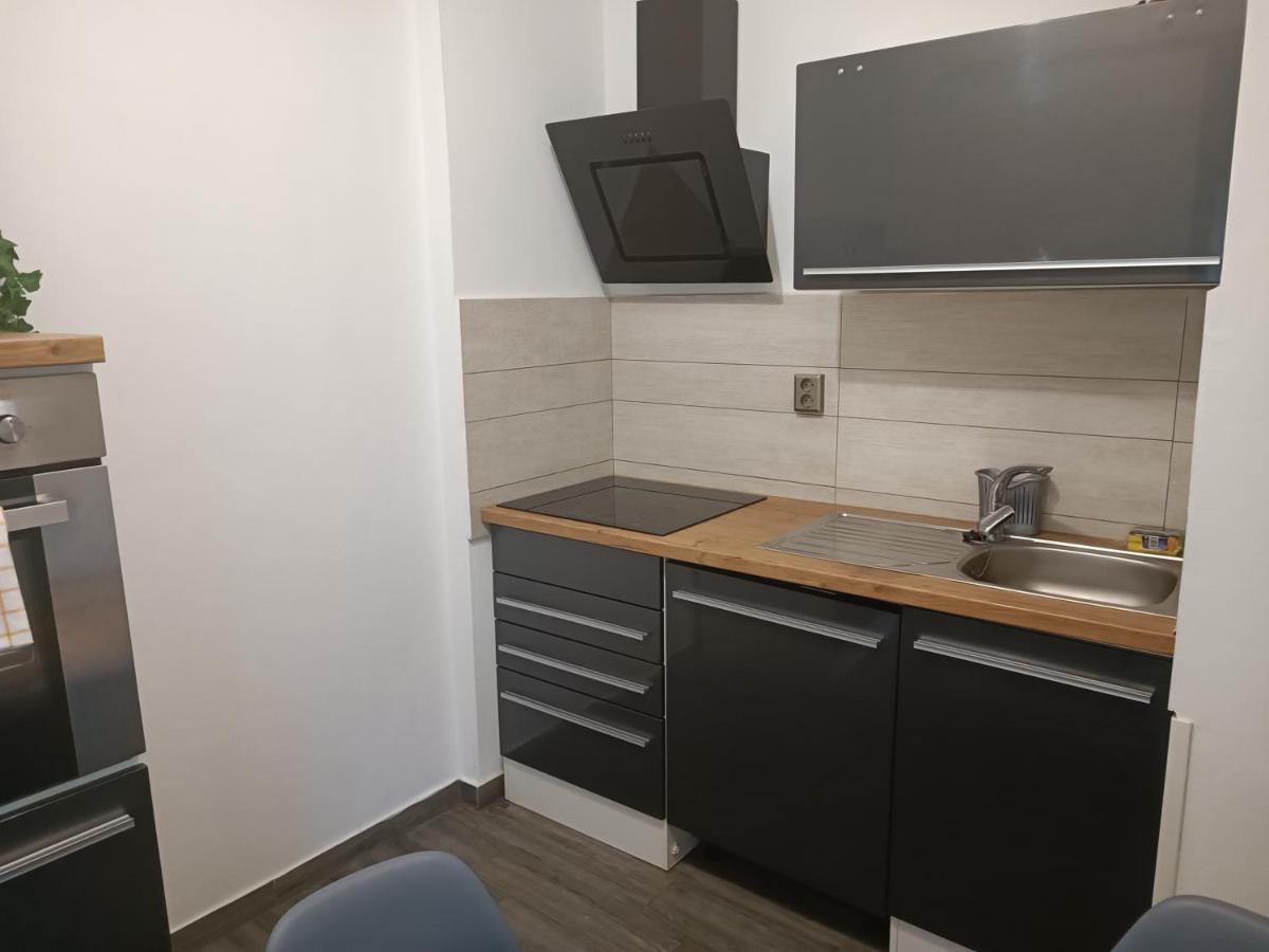 Hric -50m Od Plaze- Apartment